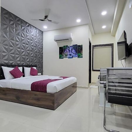 Hotel Vaishnavi Grand Miriālgūda 外观 照片