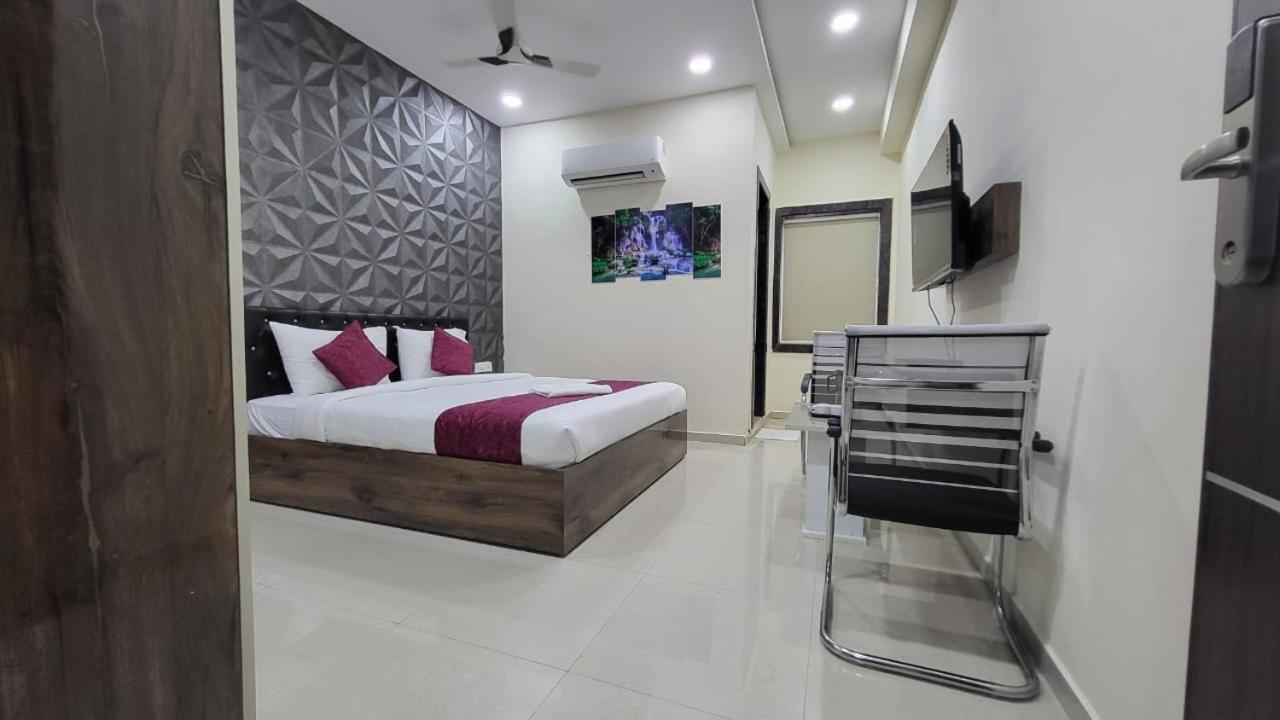 Hotel Vaishnavi Grand Miriālgūda 外观 照片