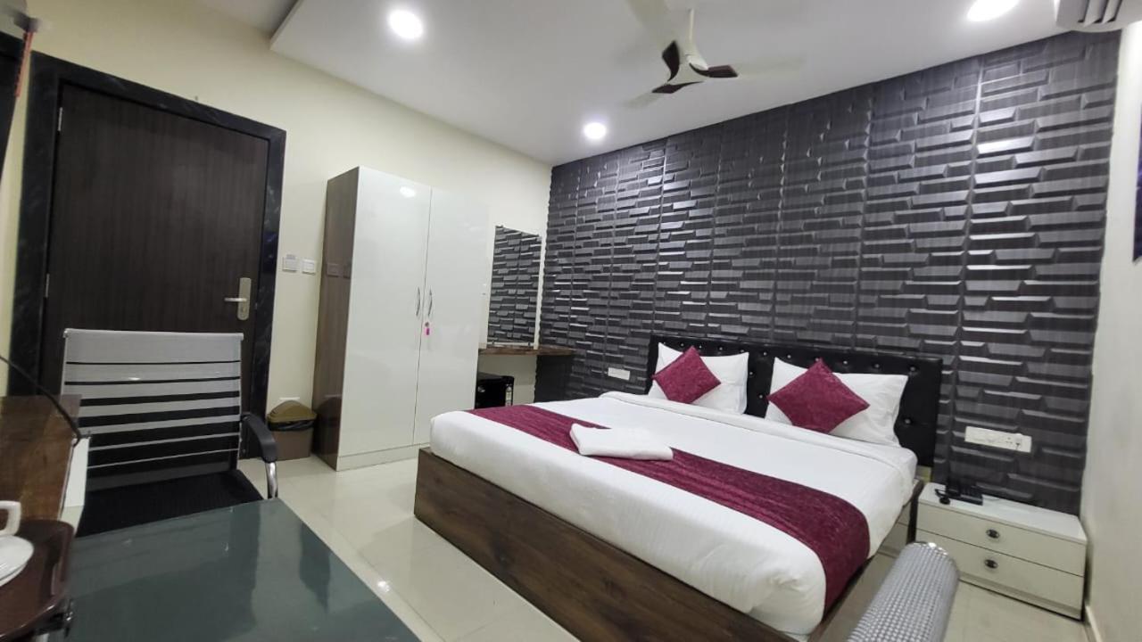 Hotel Vaishnavi Grand Miriālgūda 外观 照片