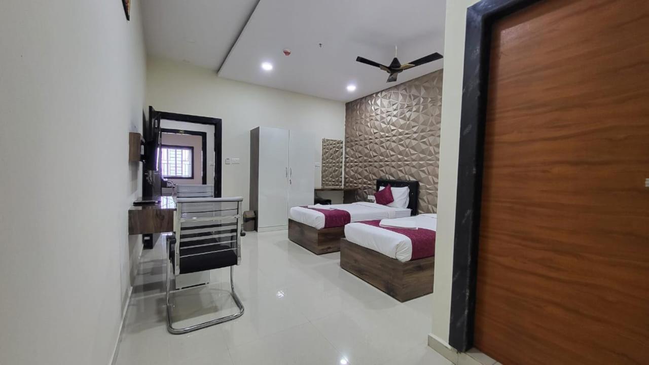 Hotel Vaishnavi Grand Miriālgūda 外观 照片