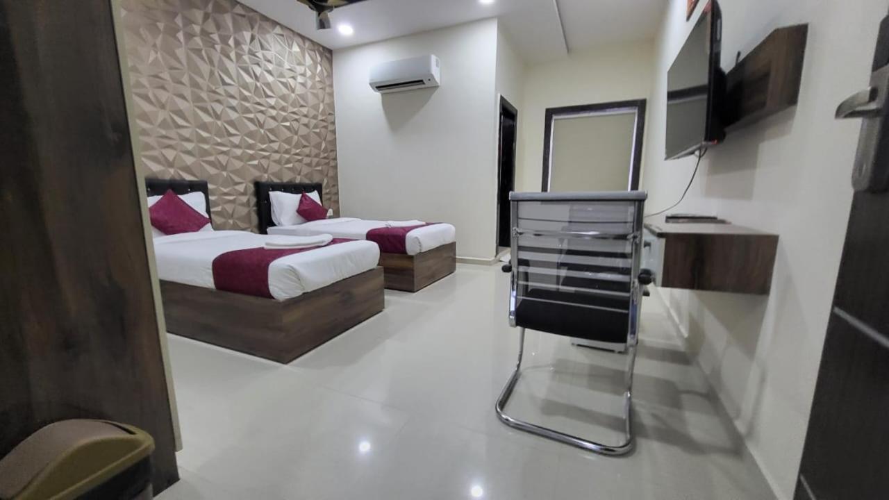 Hotel Vaishnavi Grand Miriālgūda 外观 照片