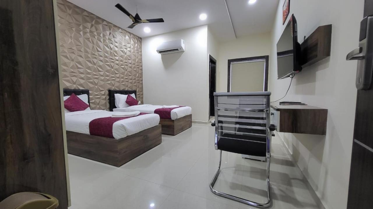 Hotel Vaishnavi Grand Miriālgūda 外观 照片