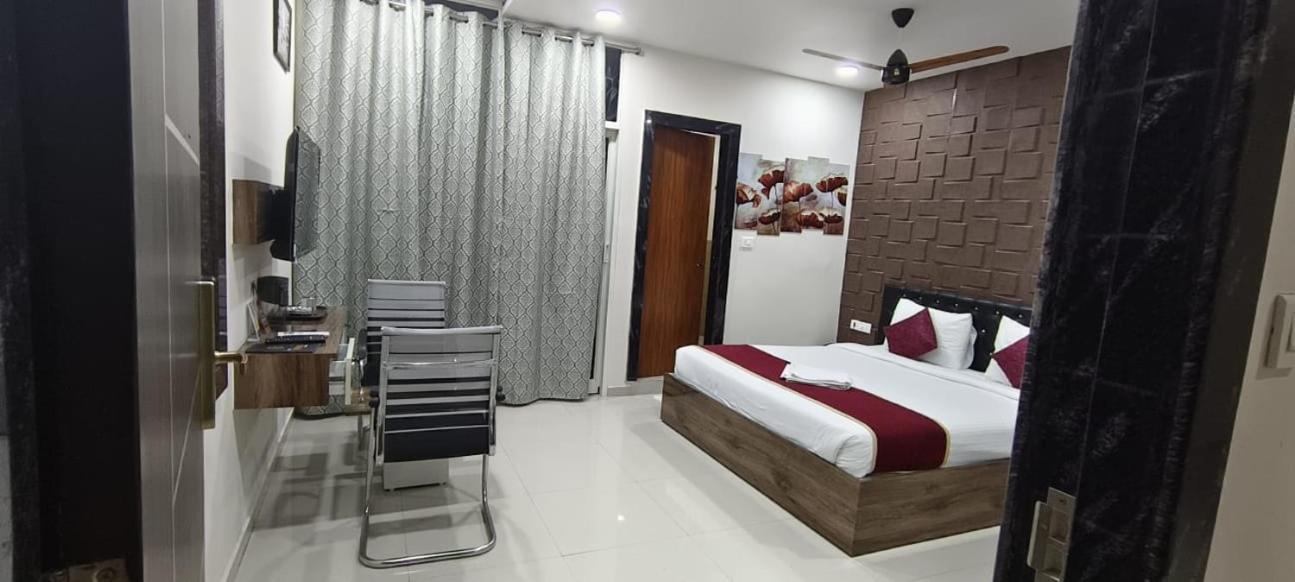 Hotel Vaishnavi Grand Miriālgūda 外观 照片