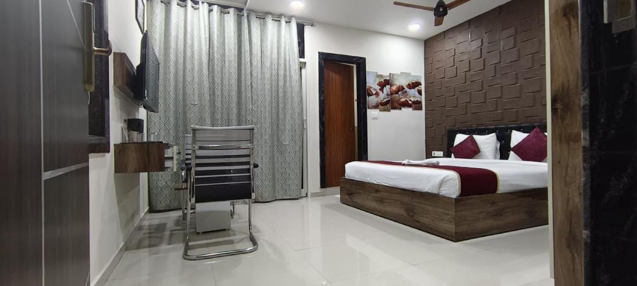 Hotel Vaishnavi Grand Miriālgūda 外观 照片