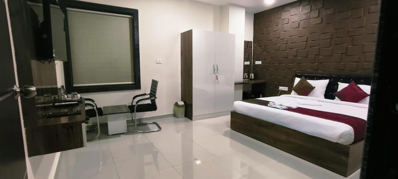 Hotel Vaishnavi Grand Miriālgūda 外观 照片