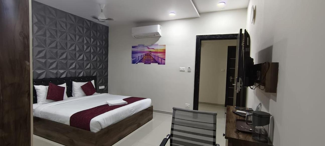 Hotel Vaishnavi Grand Miriālgūda 外观 照片
